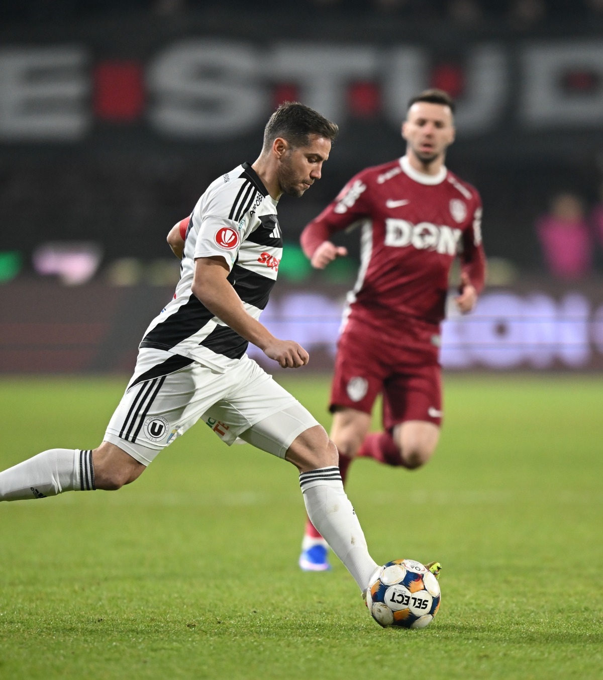 Chipciu, învinețit de Cordea FOTO. Veteranul lui U Cluj nu s-a abținut: „Nu mai sări în piscină dacă ești bărbat! Avea La Familia o melodie...”