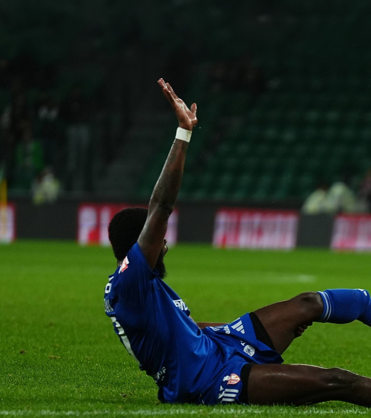 A avut piciorul rupt în două!  Baroan a fost operat. Cât va sta + Care a fost diagnosticul » Imagini care vă pot afecta emoțional