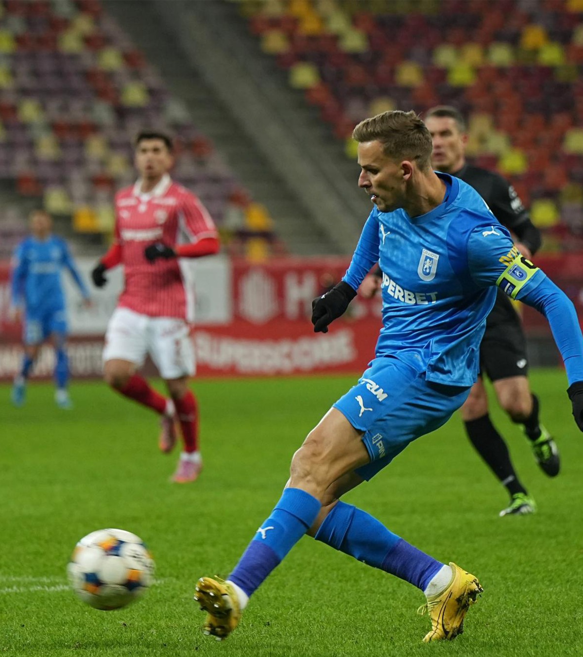 „Meritam victoria” Jucătorii Craiovei dau vina pe gazon după egalul cu Dinamo: „Foarte, foarte prost”