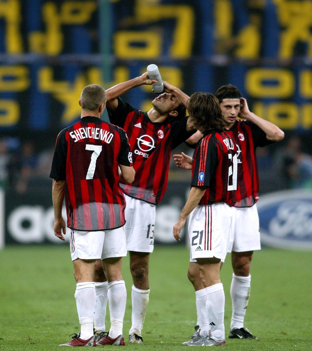 „L-a sunat pe Putin în fața mea” Politician, fost jucător la Milan, despre război. Controversat, detestat în Ucraina: „Nu există”