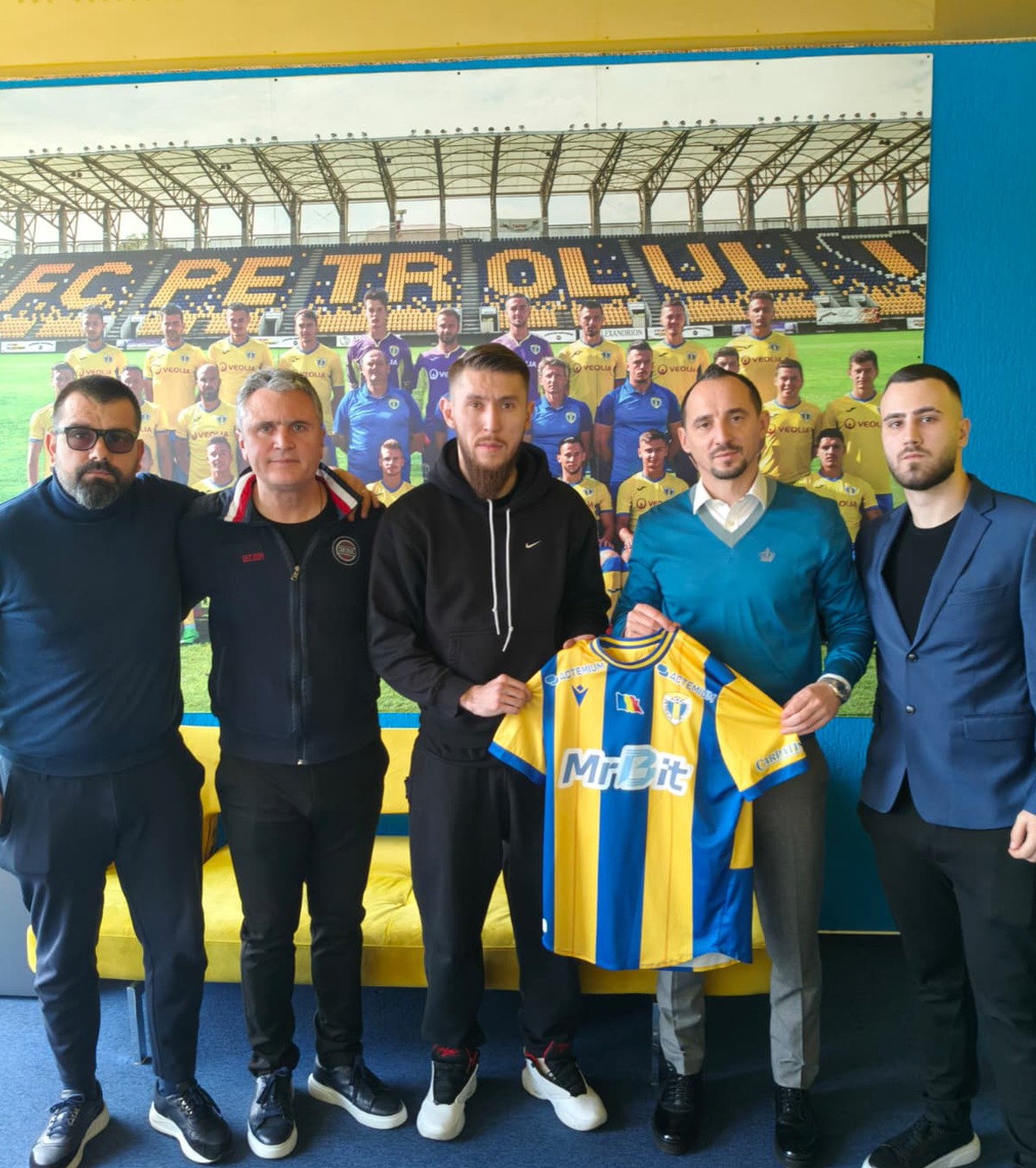 Lovitură dată de Petrolul Echipa lui Eugen Neagoe a transferat un atacant cu 45 de meciuri și 9 goluri la echipa națională!