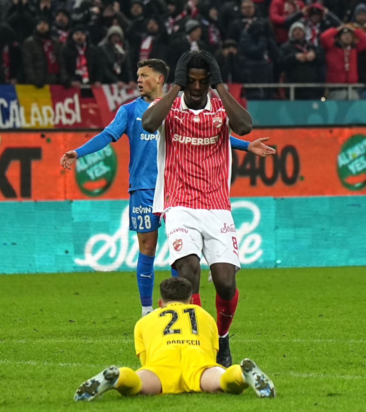 Dinamo și U Craiova, sancționate A venit decizia Comisiei de Disciplină, după incidentele de la derby-ul de pe Arenă