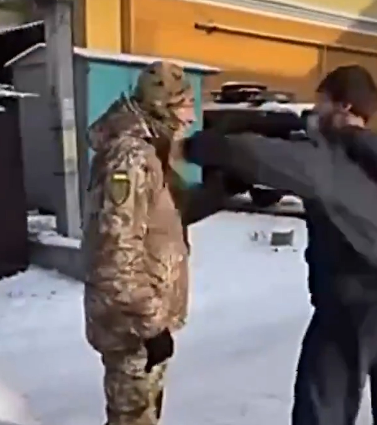 A lovit cu pumnul un militar Scandal uriaș în Ucraina » Ce riscă un jucător după agresiunea sa și cum se apără. „Le-ar fi curățat ghetele rușilor”