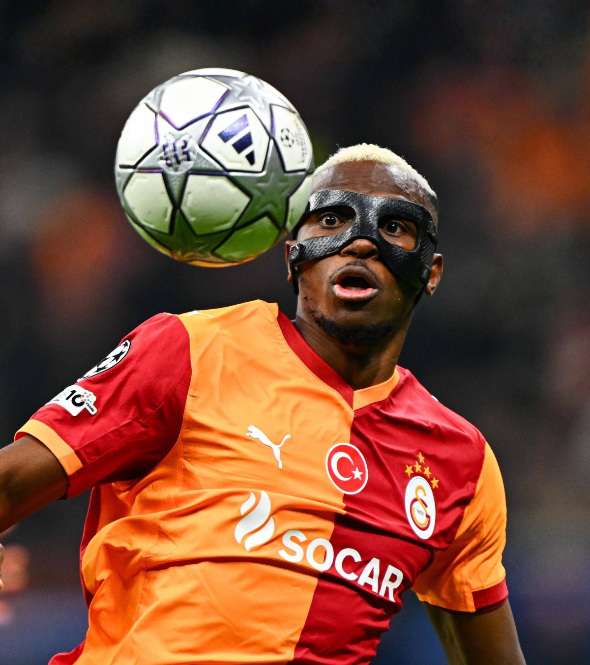 „Ce viață e asta?” Poveștile lui Osimhen: 8 într-o cameră fără acoperiș lângă groapa de gunoi. Curăța fântâni, vindea apă pe stradă