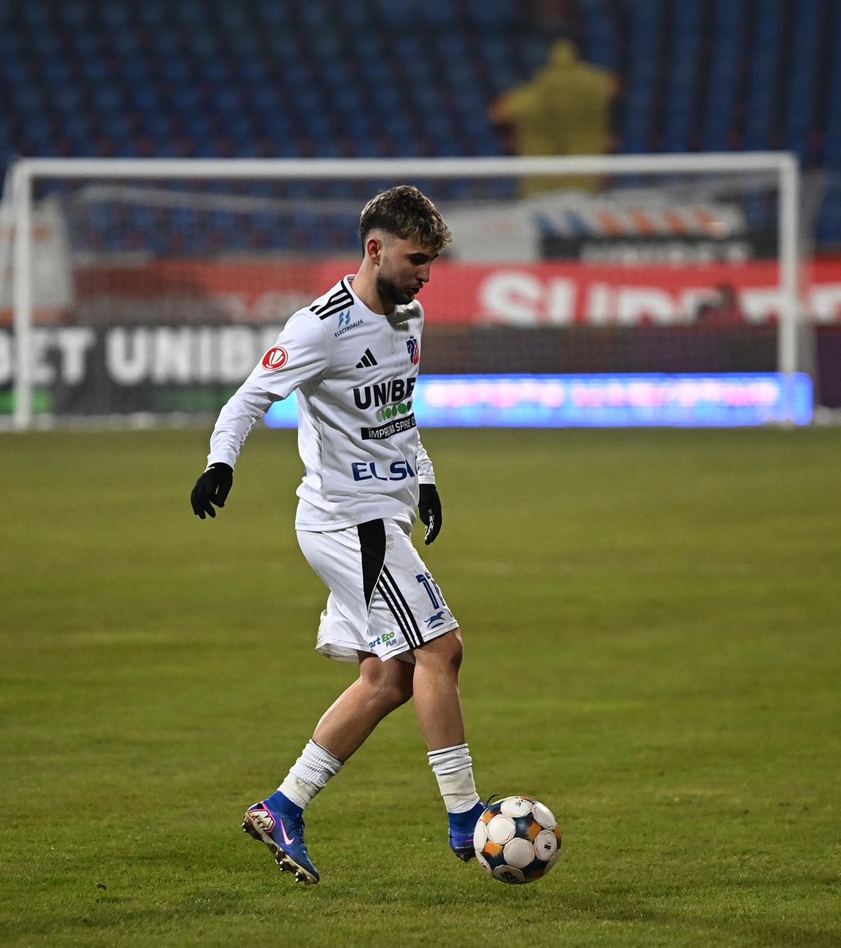 Propunere pentru Dinamo  Ce jucător l-a impresionat pe Basarab Panduru: „Kopic să-i dea direcție” + Soluție pentru națională: „Îi ia fața lui Eissat” 