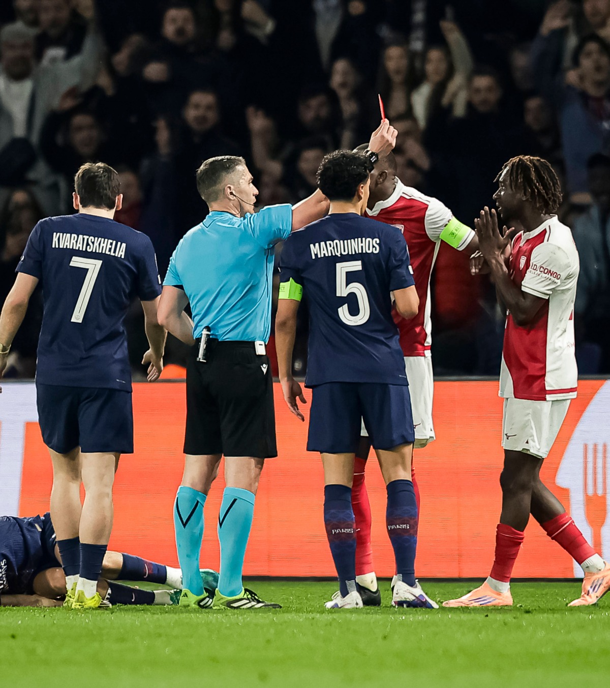Kovacs, acuzat! Antrenorul lui Monaco, tir asupra arbitrului după 2-2 cu PSG. Fanii vorbesc de „mită”, „valize” și „corupție”! Cine îl apără pe român