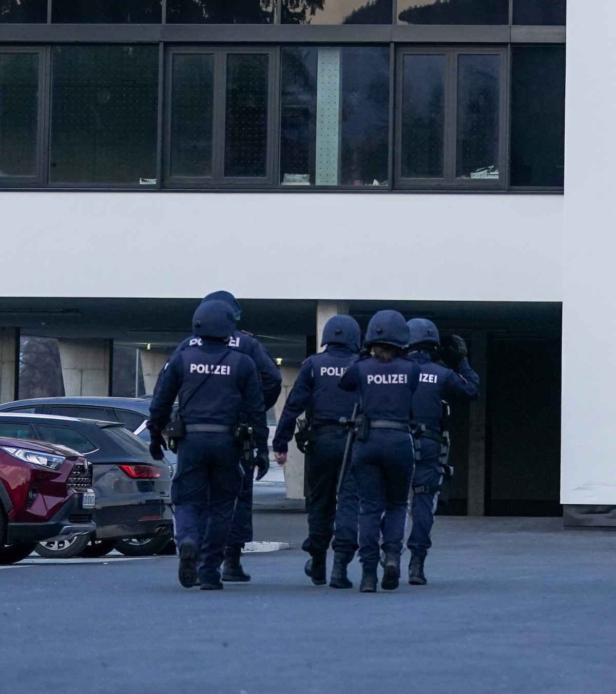 Le-a filmat la dușuri și în vestiar! Caz scandalos în fotbalul austriac. Victimele, furioase după sentință: „Au fost și minore”