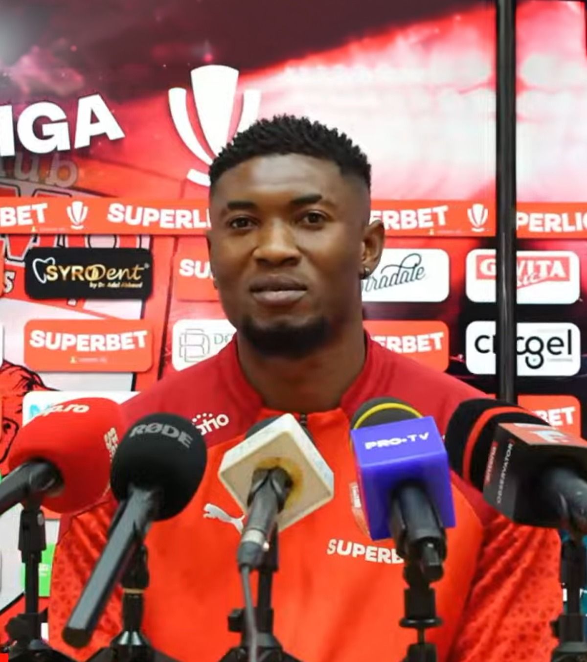 „Nu am semnat niciun contract” Răsturnare de situație în cazul lui Kennedy Boateng : „Oamenii sunt obsedați de viitorul meu”