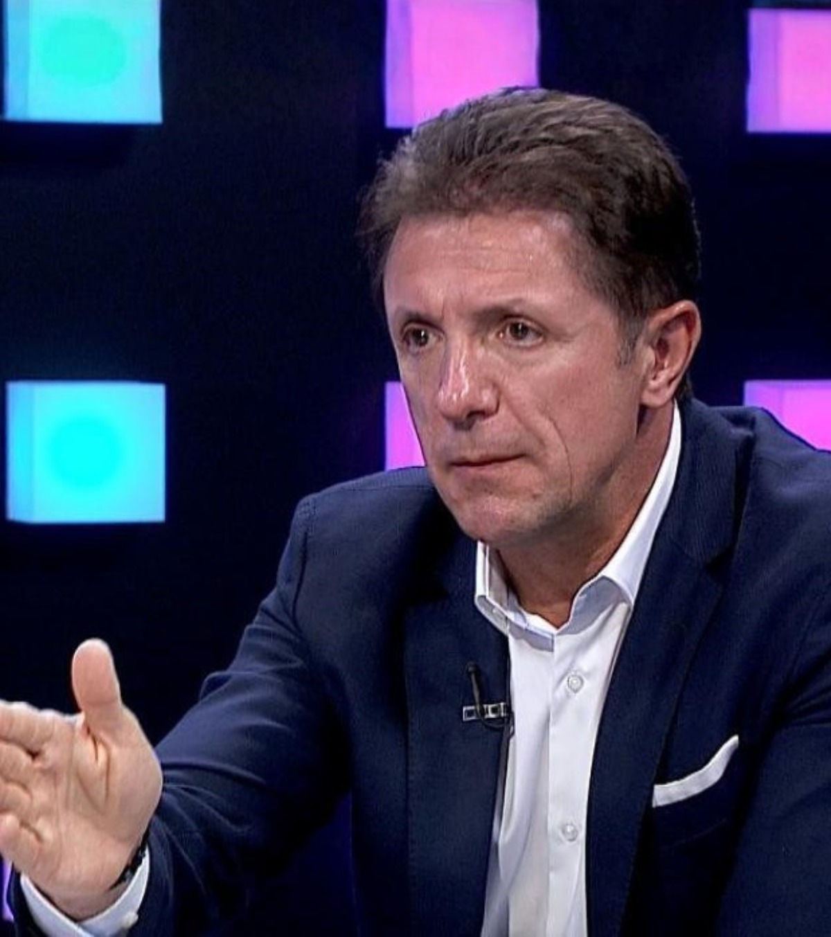 „Scot echipa de pe teren!” Gică Popescu, tiradă la adresa arbitrajului:  „Li s-a încețoșat ecranul?! Mă fac să mă gândesc la alte măgării”