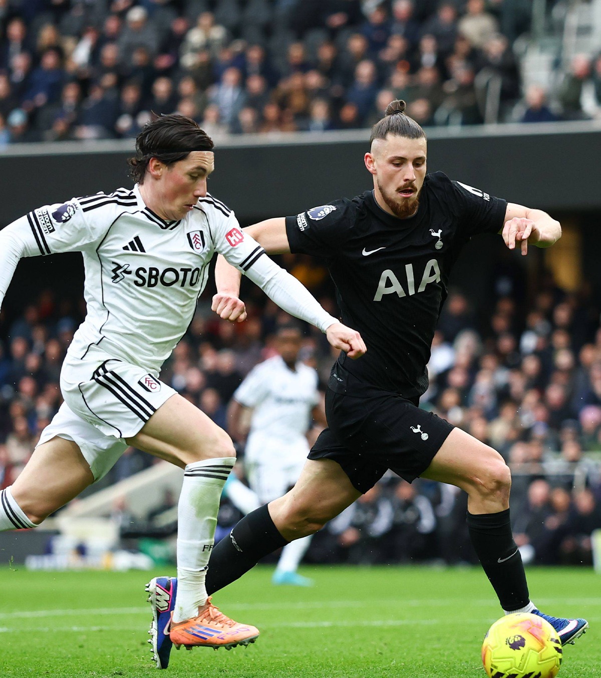 „Drăgușin trebuia să fie mai puternic” FOTO. Fundașul român, pus la zid de englezi după un nou eșec suferit de Tottenham » Vinovat la primul gol?