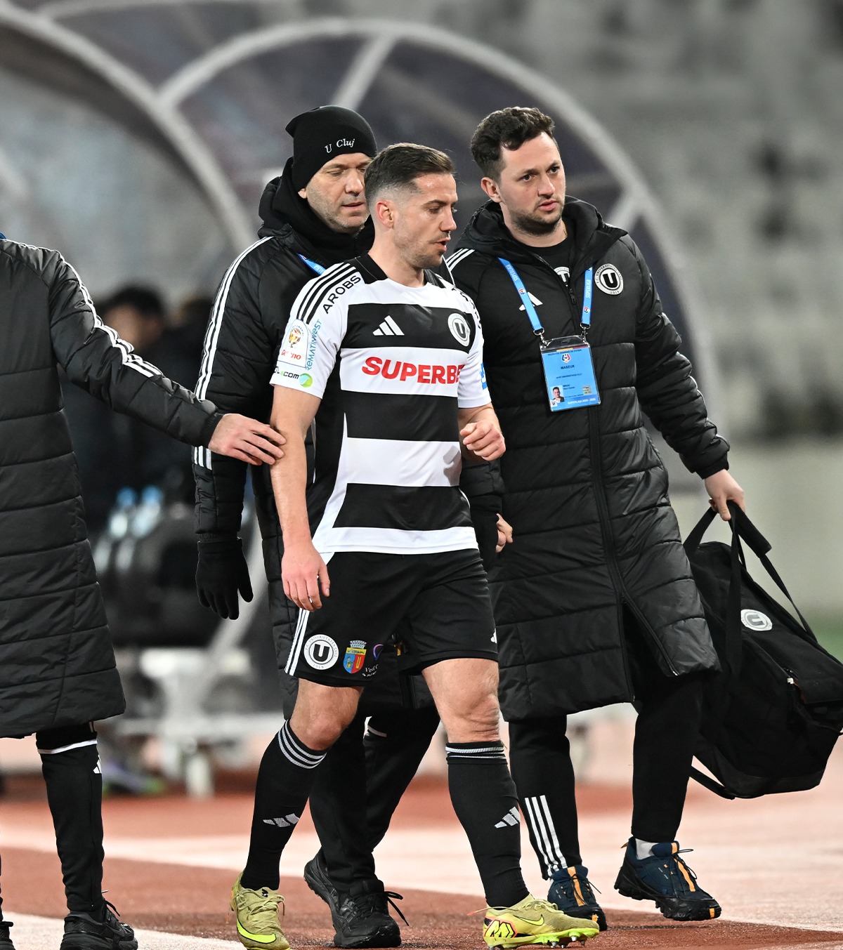 Probleme înainte de barajul cu Turcia FOTO: Alex Chipciu a ieșit accidentat în partida cu Hermannstadt din Cupă » Ce soluții are Lucescu