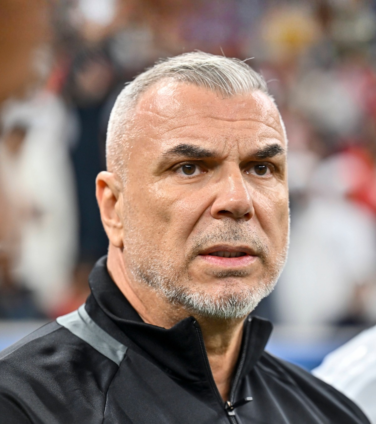 Olăroiu sare în ajutorul românilor Gestul făcut de antrenor pentru elevii și profesorii blocați în Dubai, din cauza războiului cu Iran: „O lecție de omenie”