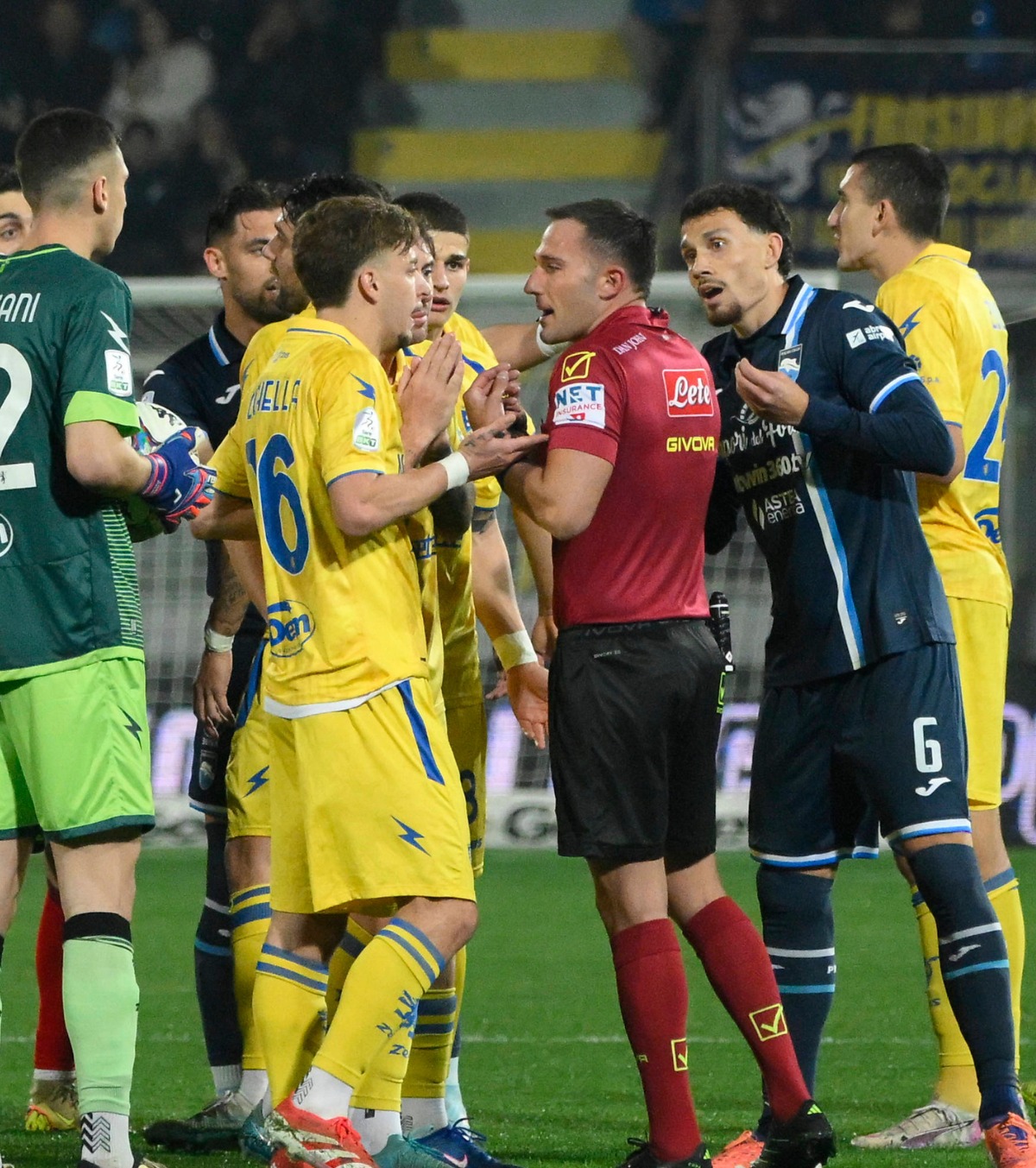 Scandal în Italia  FOTO. Au profitat de accidentarea unui adversar și au marcat, iar  golul a fost validat