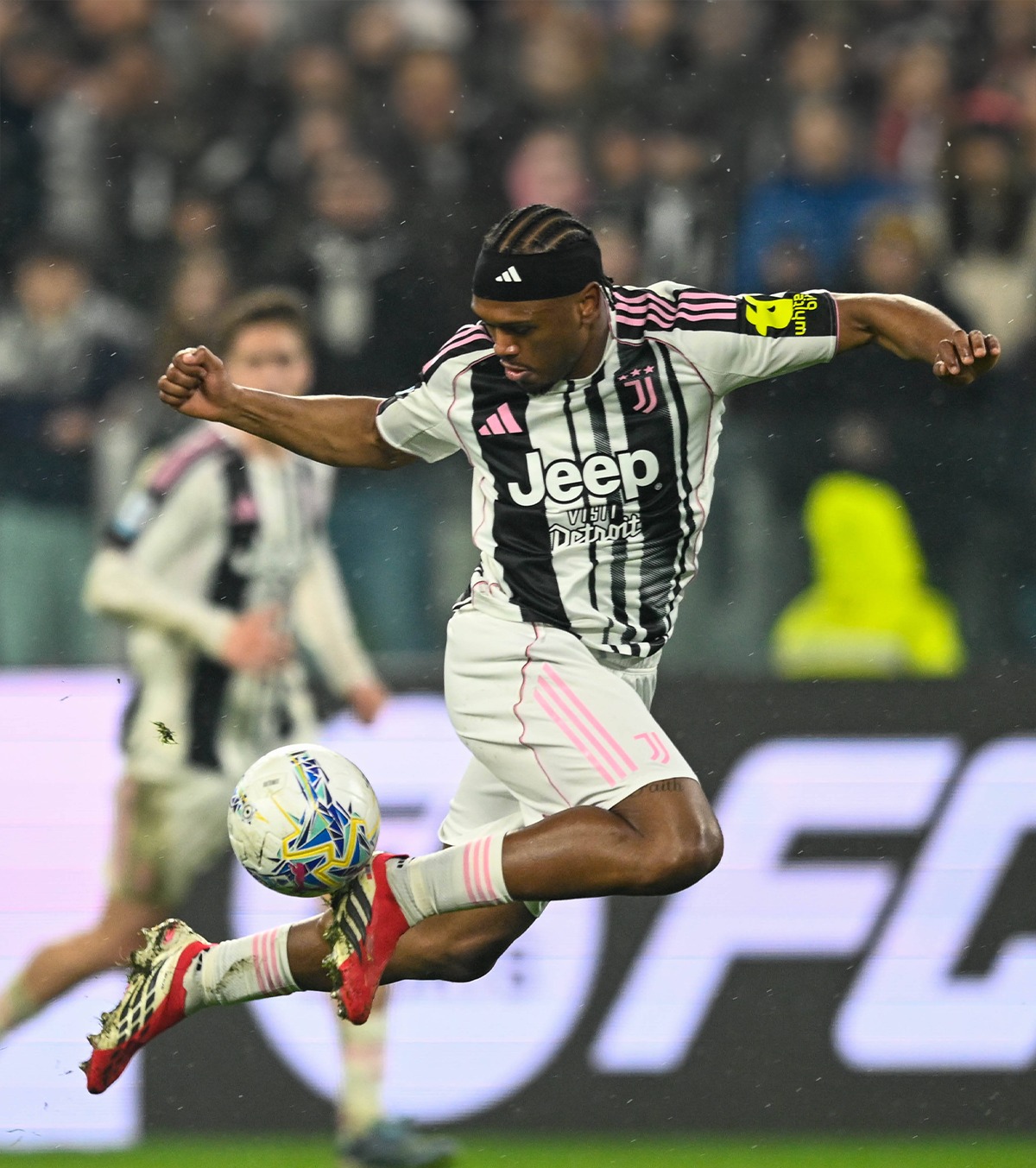 Tot corpul acoperit cu ventuze O imagine surprinzătoare a atacantului de la Juventus. Care e scopul