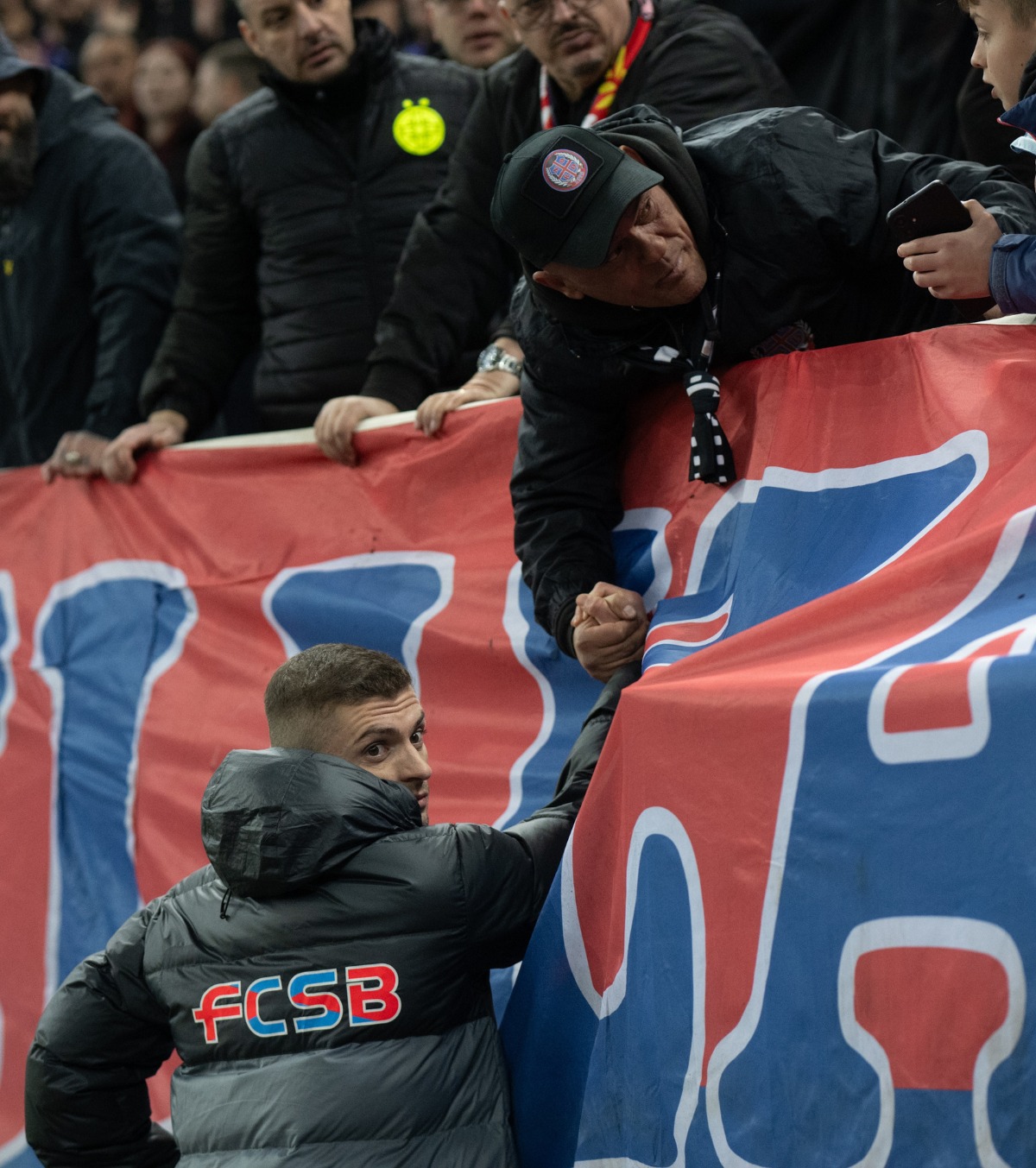 Schimbare de atitudine VIDEO+FOTO  Mesajul suporterilor de la FCSB, după ratarea play-off-ului și eșecul cu U Cluj + Cum a fost surprins Tănase