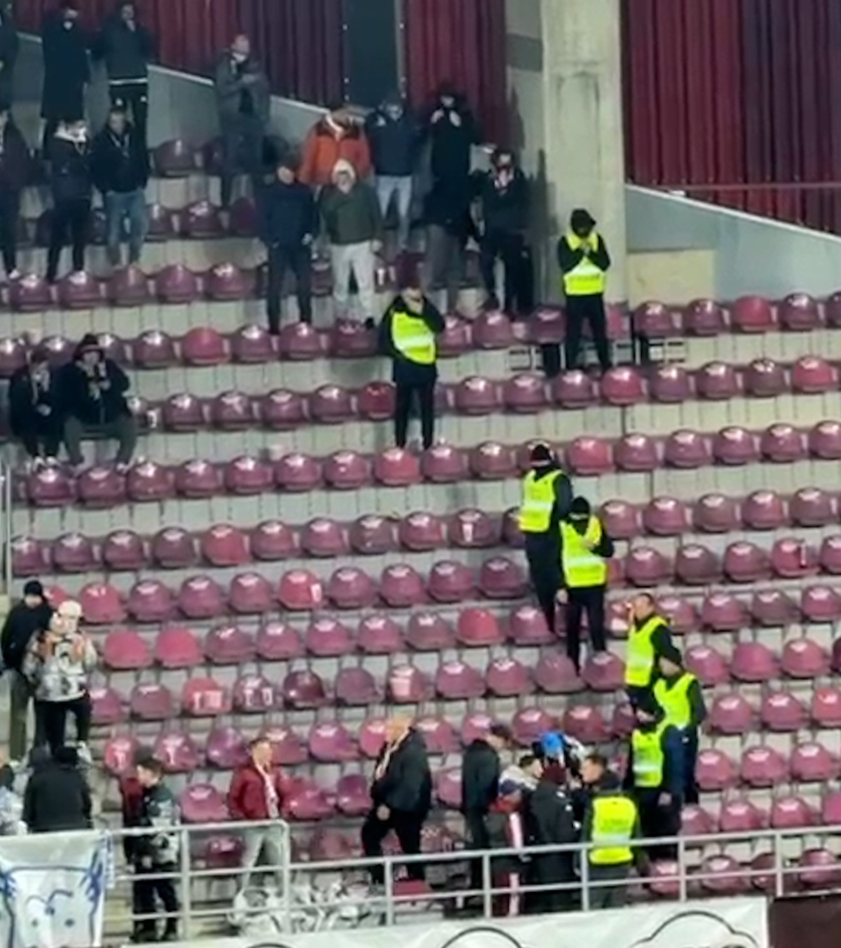 Meci oprit în Giulești VIDEO. Derby-ul Rapid - U Craiova a fost întrerupt temporar! Ce s-a întâmplat