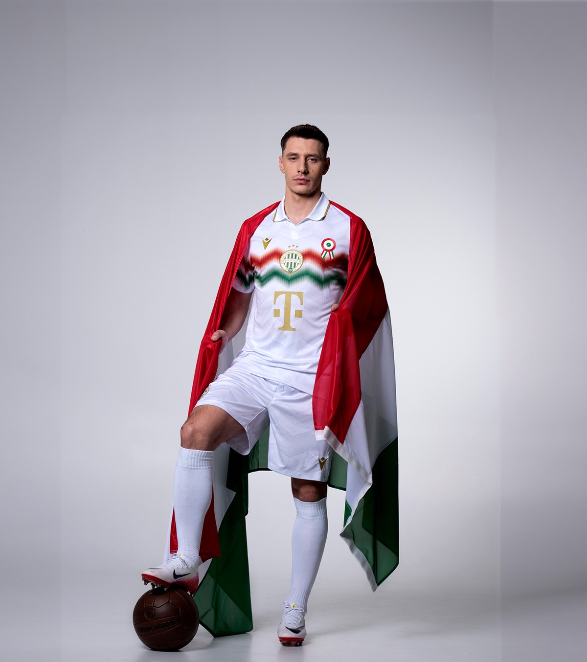 Apariție neașteptată FOTO. Motivul pentru care un jucător convocat de Mircea Lucescu s-a fotografiat cu steagul Ungariei