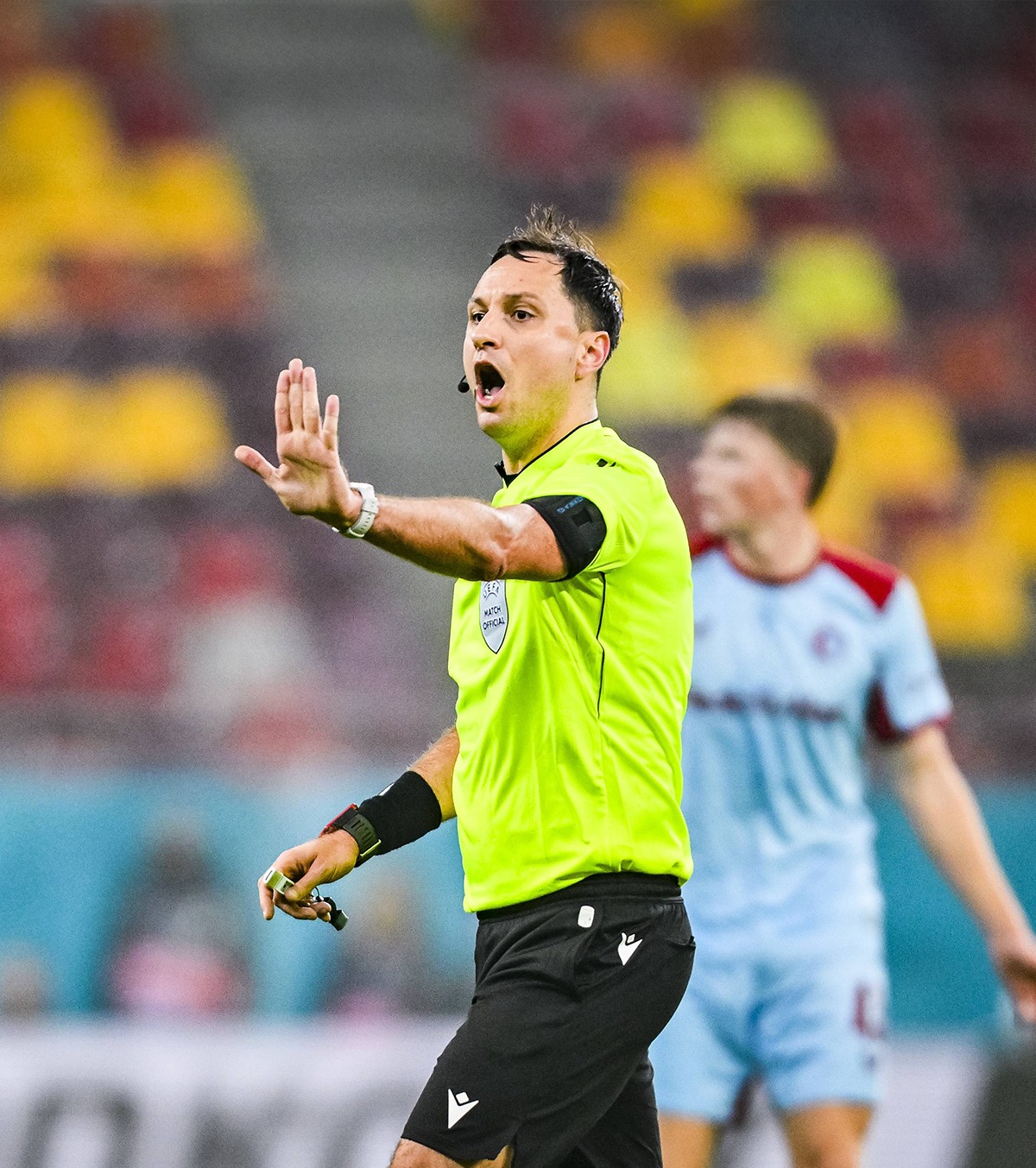 Trimis la poligraf Arbitrul care a condus FCSB - Feyenoord, la detectorul de minciuni. De ce e acuzat în Ucraina!