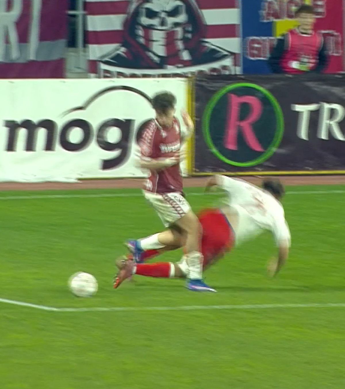 „Oriunde pe teren era fault!” VIDEO+FOTO. Verdictul specialistului la faza care a întors soarta derby-ului Rapid - Dinamo: „Trebuie s-o spunem!”