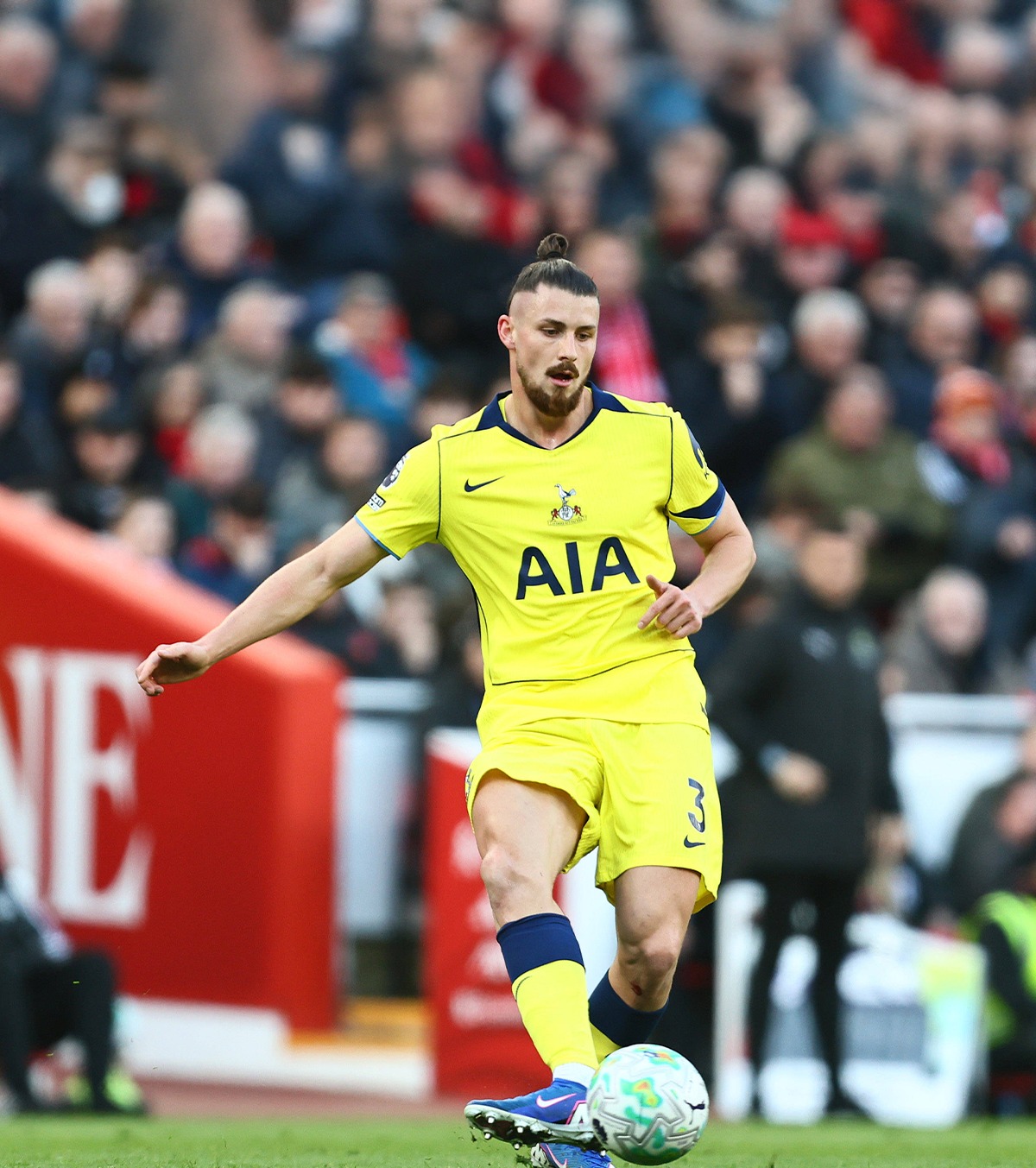 Drăgușin, intervenție magistrală în prelungiri! Tottenham, remiză mare cu Liverpool, pe Anfield, obținută în minutul 90!