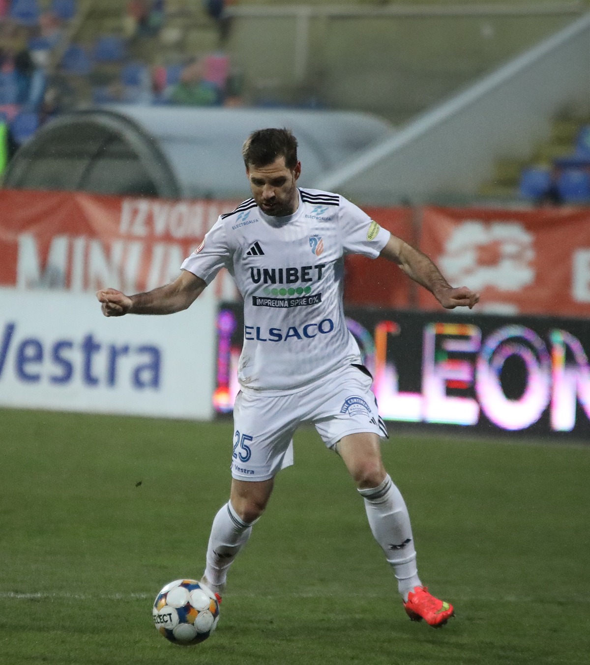 Coșmar pentru Kovtalyuk! FOTO: Autogol și eliminare în doar 4 minute pentru atacantul de la FC Botoșani