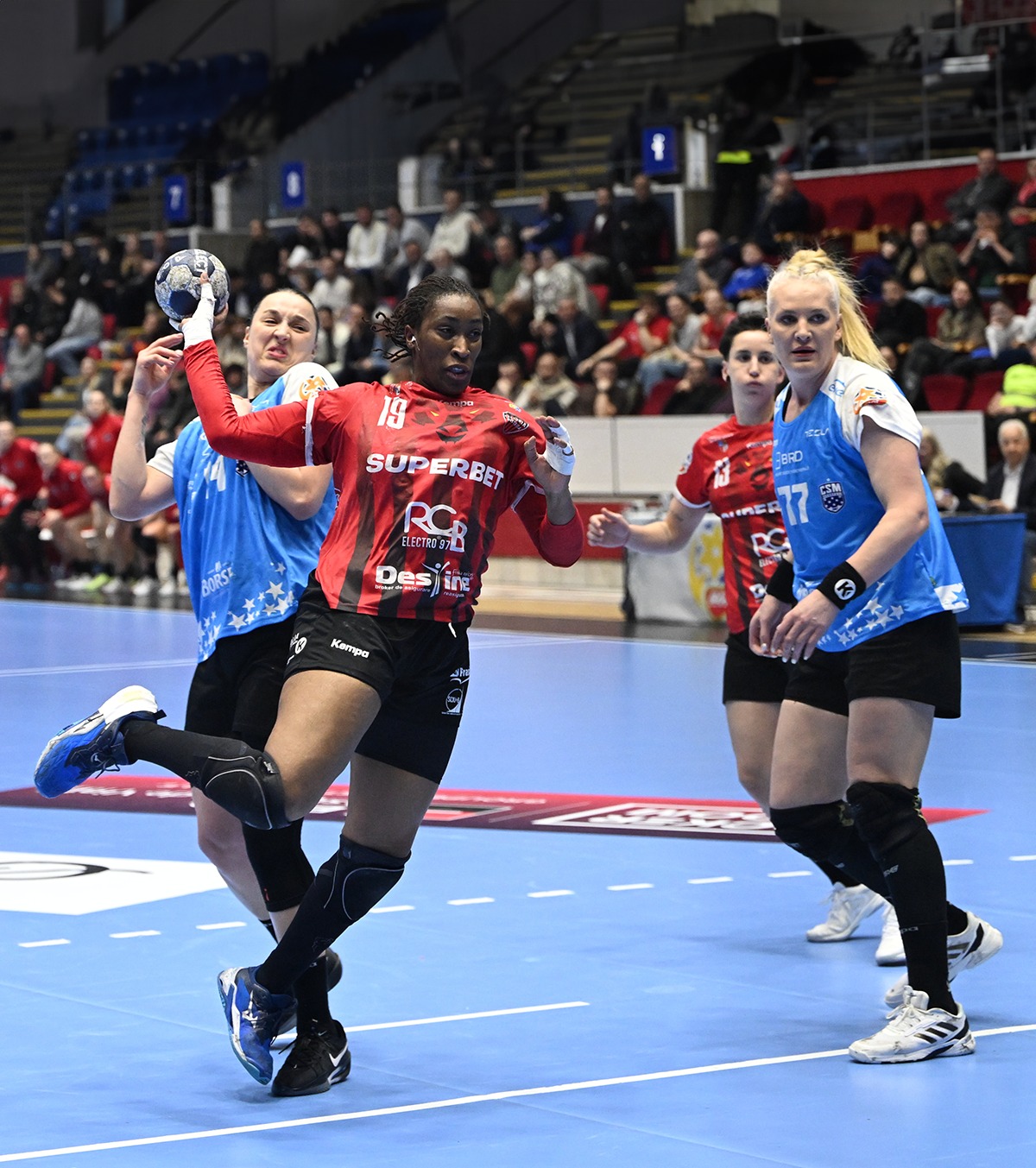 Surpriză imensă Gloria Bistrița o învinge în deplasare pe CSM București și are prima șansă la titlu! Ce meciuri decid campioana