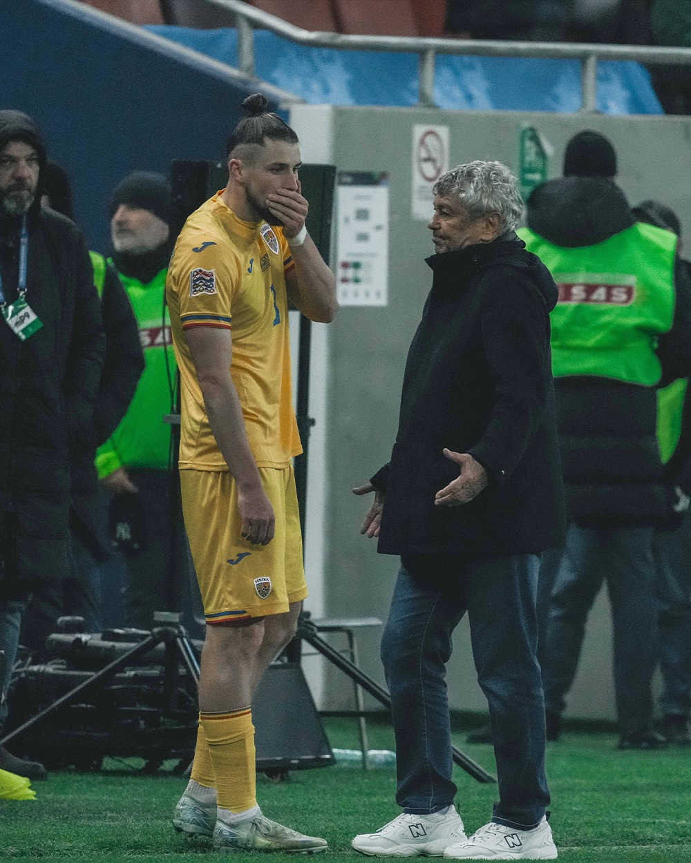 Drăgușin îngrijorează Ce poate aștepta Lucescu în barajul cu Turcia. Minusuri și un plus. Suferă după 11 luni de pauză