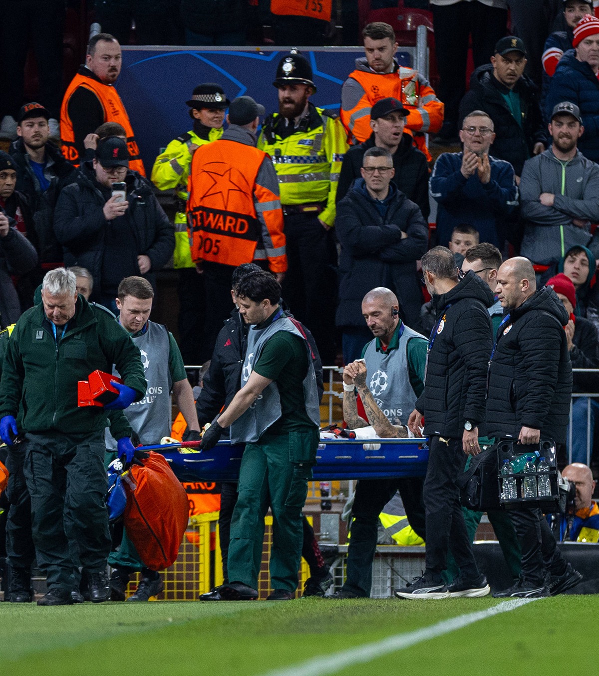 Accidentare bizară FOTO. Starul lui Galatasaray, aproape să rămână fără deget în duelul cu Liverpool! Ce s-a întâmplat