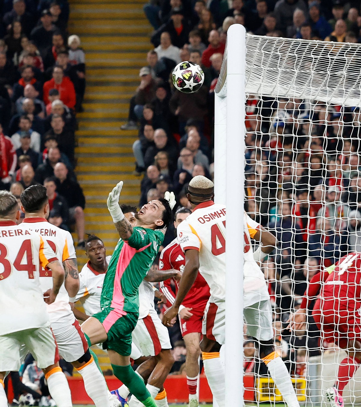 Singur contra tuturor Portarul Turciei e în mare formă. A fost MVP-ul Galatei, i-a apărat și penalty lui Salah » Ce spune Van Dijk