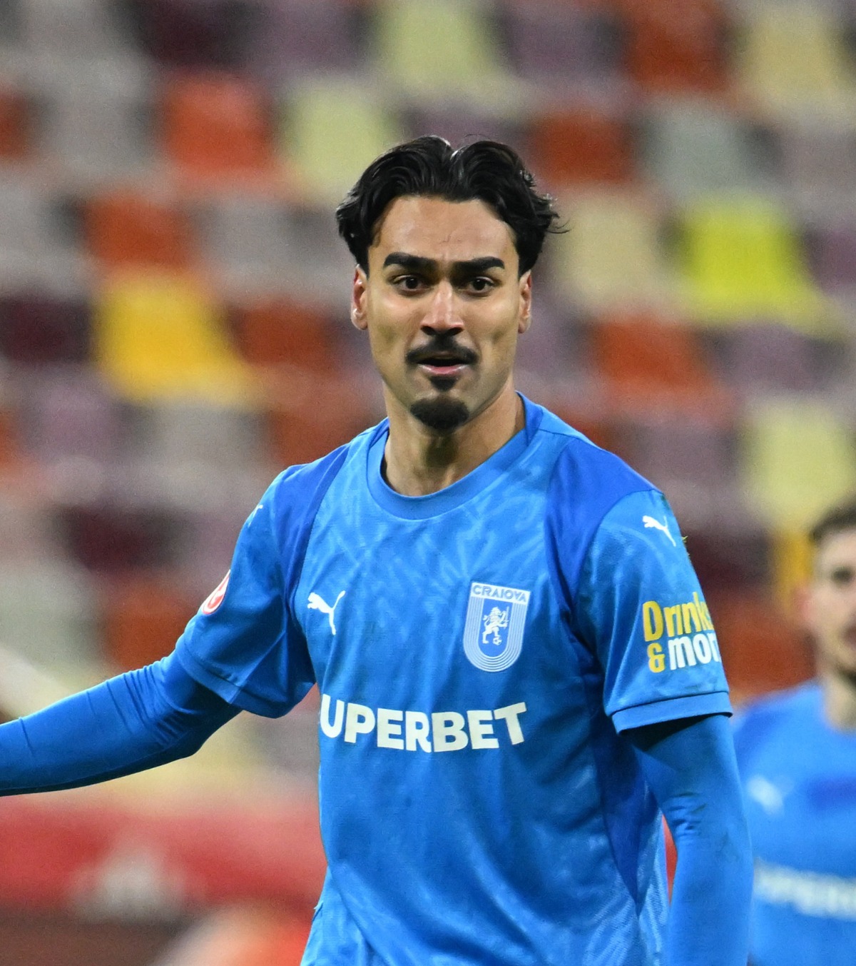 „Țiganule, țiganule!” Iar rasism pe Arenă anti-Baiaram. Ultrașii Sud Dinamo și PCH l-au insultat din nou pe atacantul Craiovei