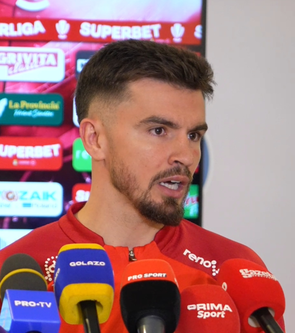 Armstrong, revoltat pe arbitraj VIDEO+FOTO. Jucătorul lui Dinamo nu-și poate explica de ce n-a primit penalty: „Nu mi-am putut imagina așa ceva”