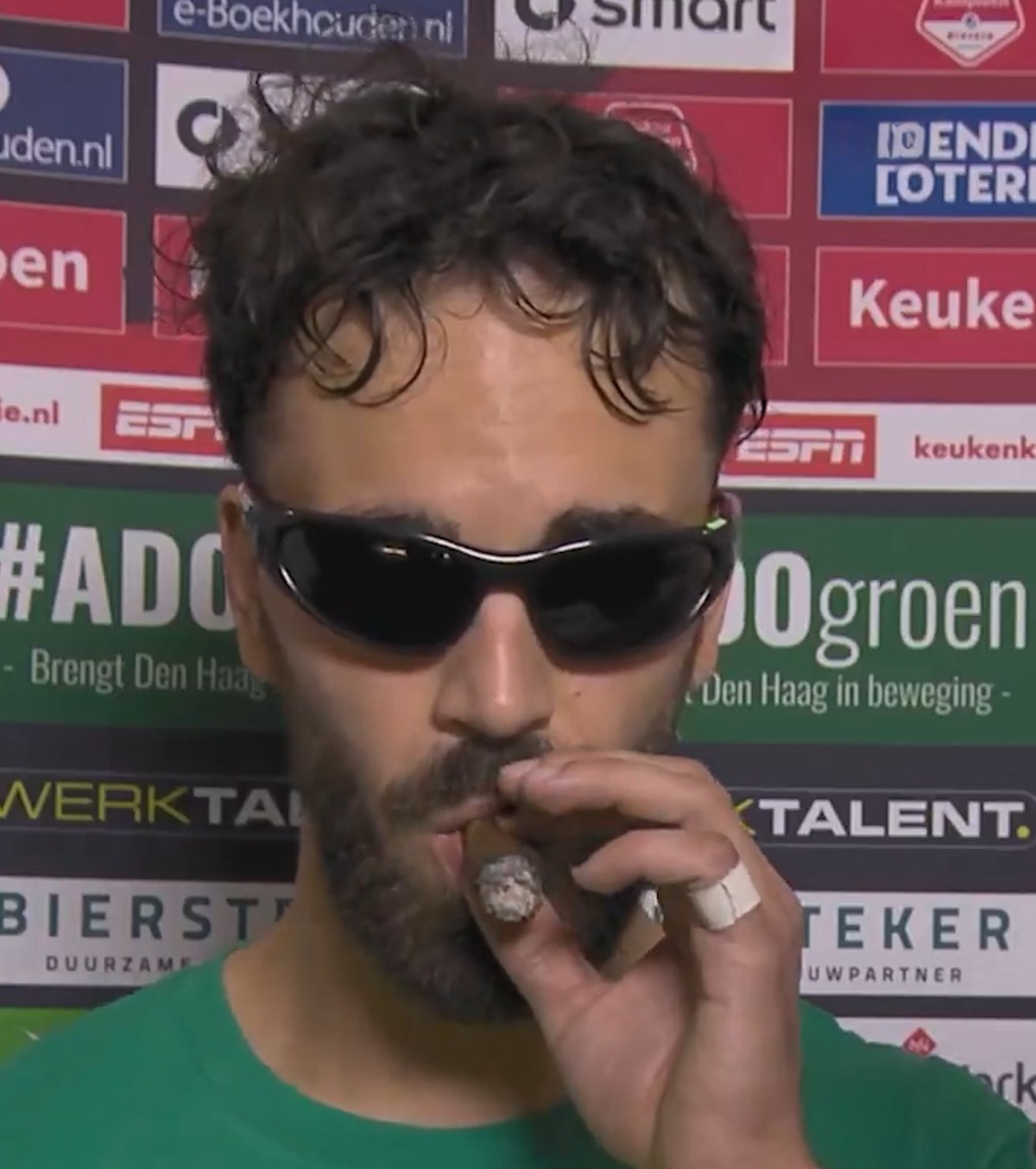 A cucerit internetul Fundașul lui ADO Den Haag a apărut în fața camerelor cu un trabuc și o bere: „Aș merge la război cu băieții ăștia”