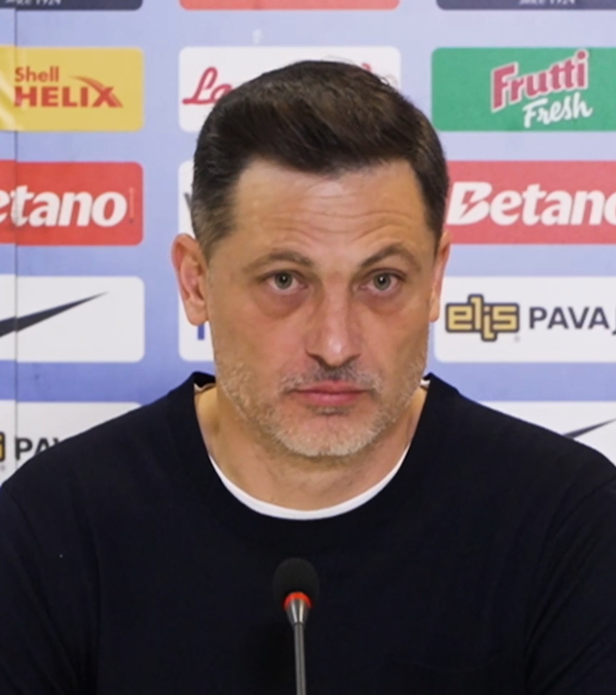 „A fost un șoc pentru ei” Avertismentul lui Rădoi pentru jucători, înainte de pauză: „Cei care rămân vor avea de suferit”