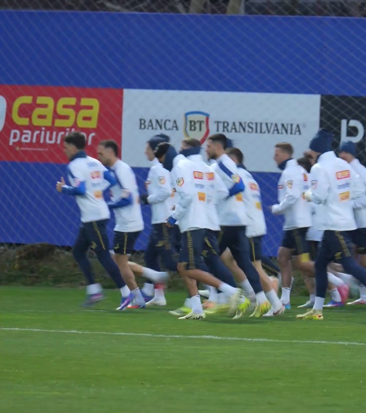 ANTRENAMENT CU DOUĂ TREIMI DIN LOT Toate detaliile de la antrenamentul condus de Mircea Lucescu: cine a lipsit + ce jucător s-a pregătit separat