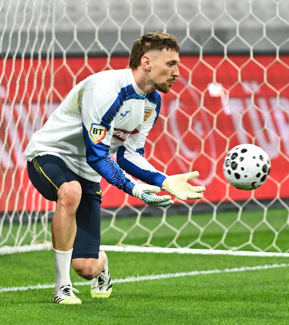 Radu e bine! Detaliul observat de GOLAZO.ro la antrenamentul oficial: ce a făcut Lucescu imediat după ce a intrat pe teren