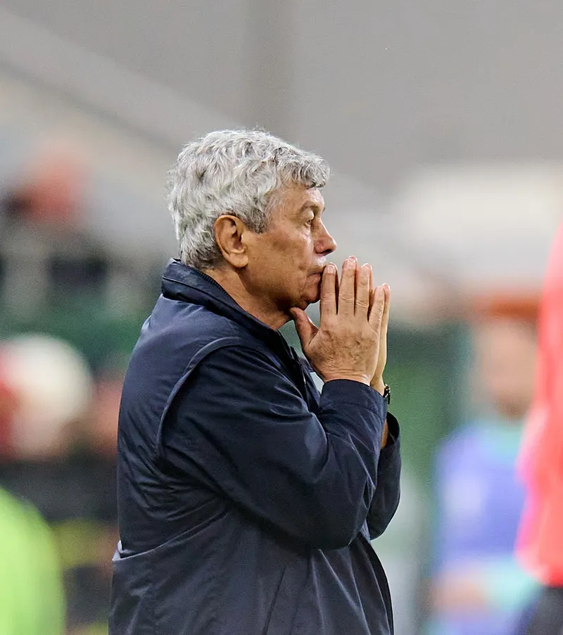 Alertă la națională  Mircea Lucescu, transportat la spital după ce i s-a făcut rău în cantonament: „Nu mai avea reacție”