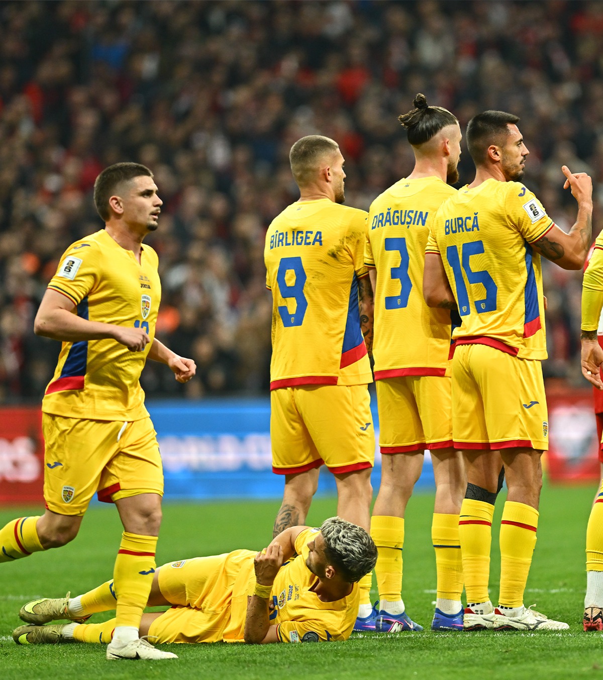 Cine va sta pe bancă Care sunt opțiunile FRF în cazul în care Mircea Lucescu nu va putea fi prezent la meciul cu Slovacia