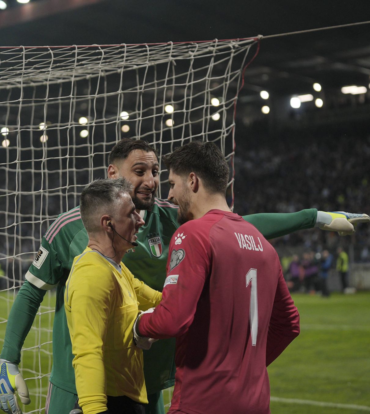Conflict Donnarumma - Vasilj Ce s-a întâmplat la loviturile de departajare. Gestul goalkeeperului Italiei l-a scos din minți pe portarul Bosniei