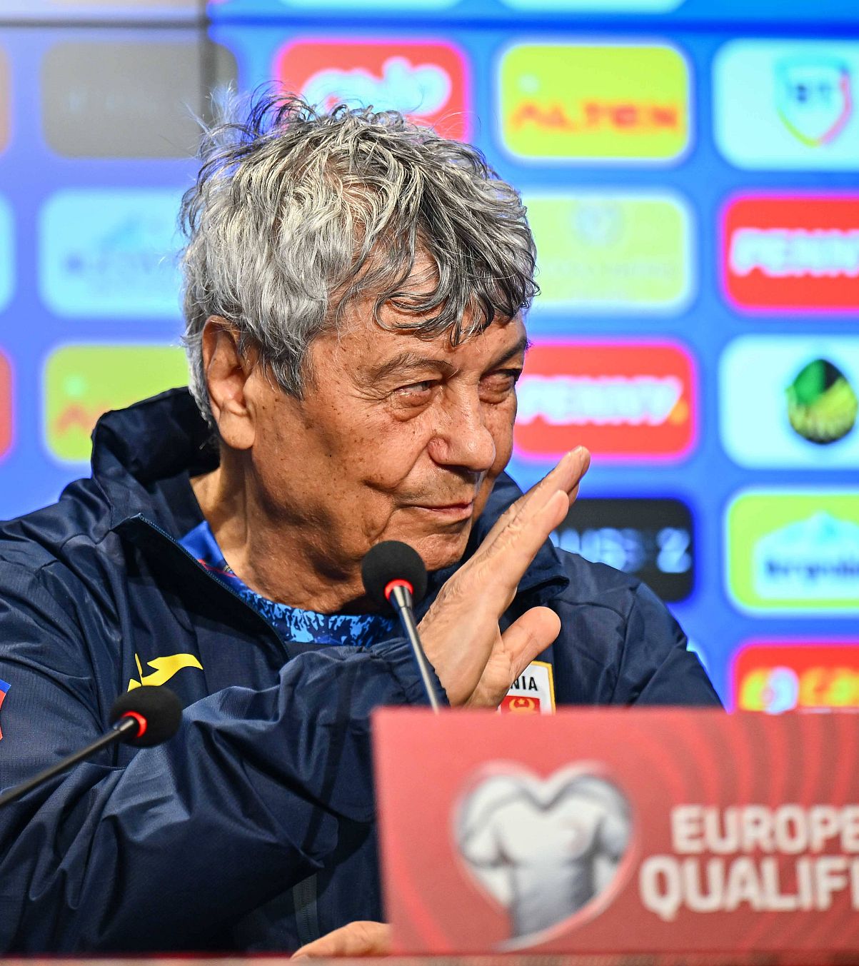 „A dat și mai mult sens acestui drum” Radu Drăgușin, adio selecționerului „care a format caractere și a inspirat generații întregi”