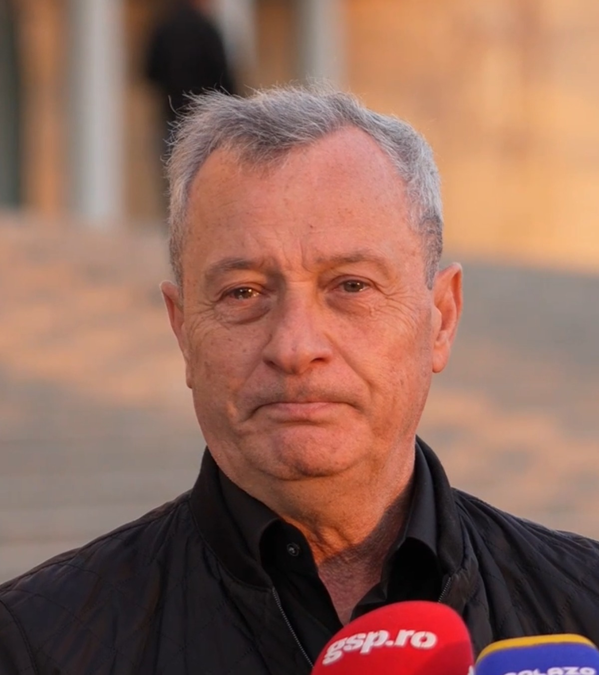 „Sper că nu l-am dezamăgit” VIDEO. Mircea Rednic a plâns după priveghiul lui Mircea Lucescu: „A lăsat un gol mare în inima mea”