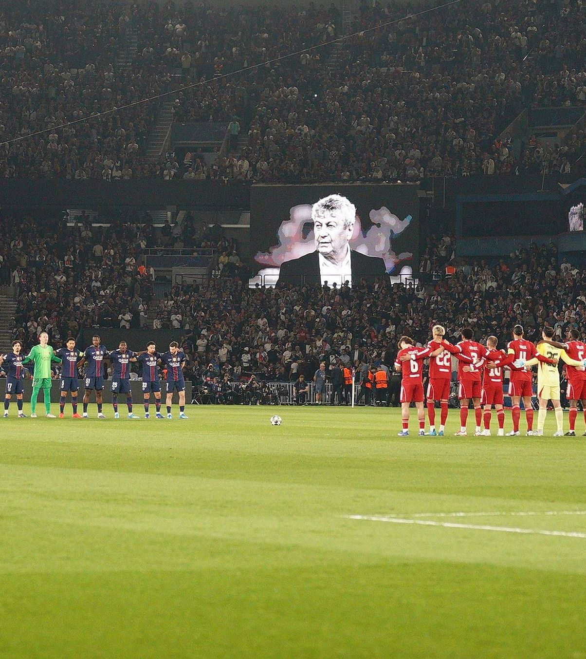 Champions League, sub semnul lui Lucescu FOTO. Aplaudat la PSG - Liverpool, liniște înainte de Barcelona - Atletico la minutul de reculegere