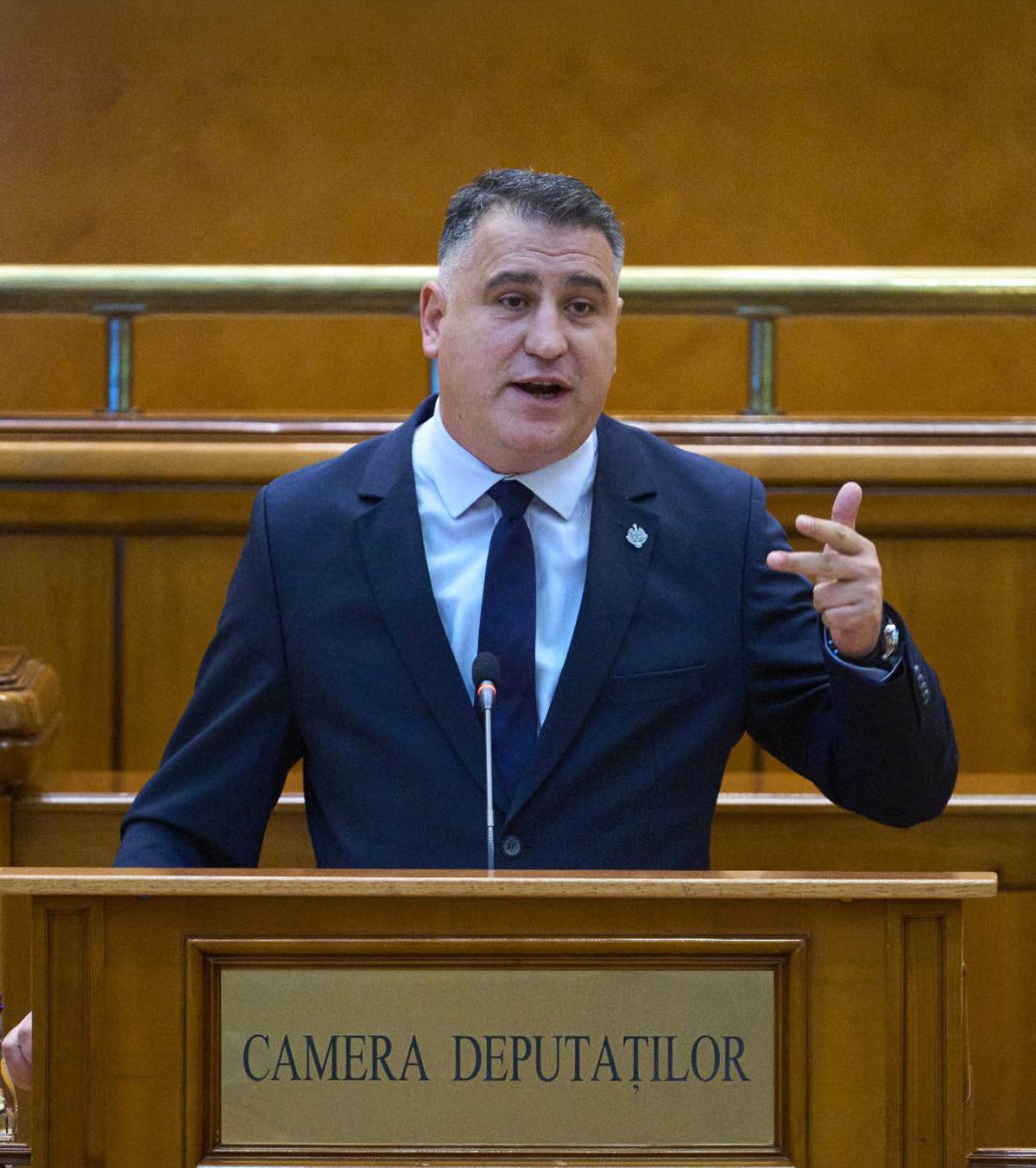 „Am simțit furie” Oamenii politici prezenți la priveghiul lui Mircea Lucescu, criticați: „În restul zilelor din an se pun de-a curmezișul sportului”