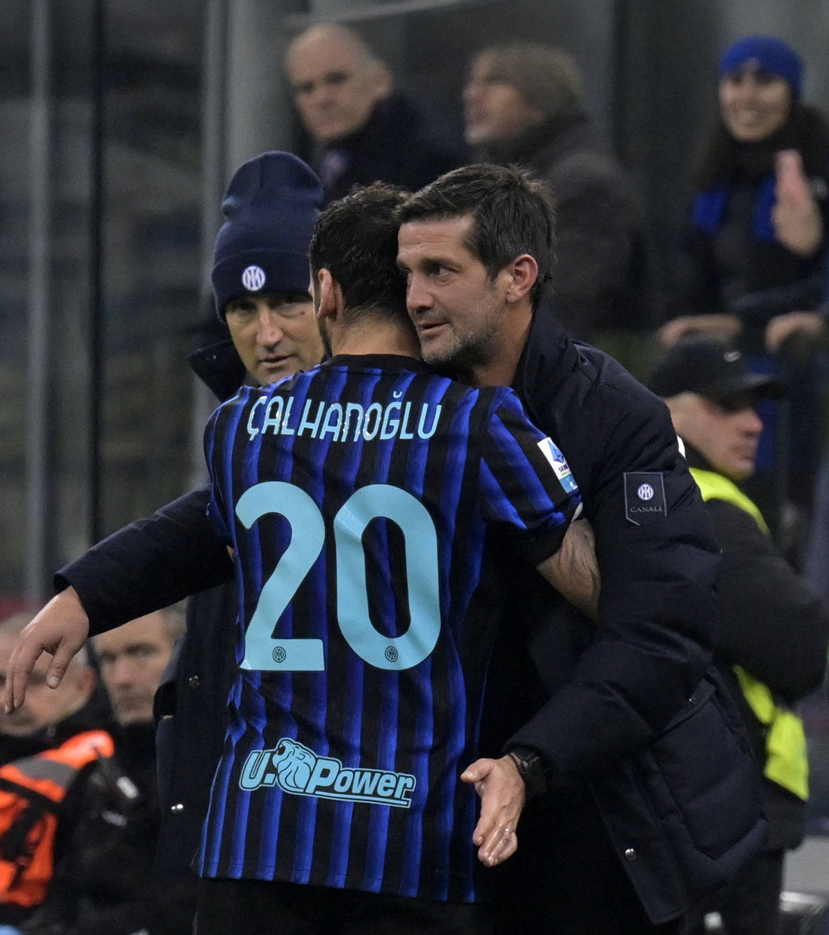 „Empatic și apropiat de jucători”  Hakan Calhanoglu a vorbit despre Cristi Chivu și l-a comparat cu Simone Inzaghi 