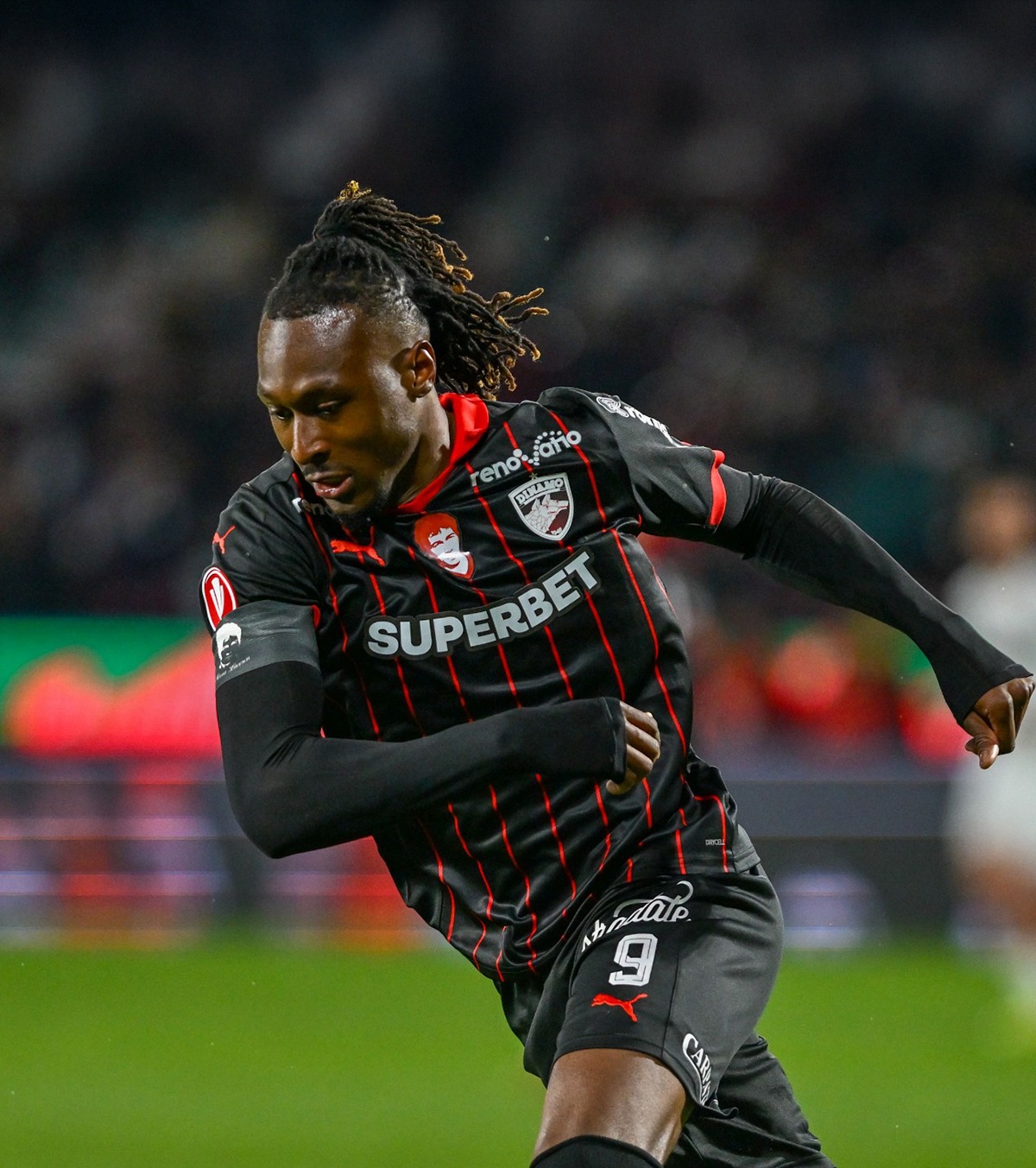 Lucescu, lipit peste Hîldan Dinamoviștii au acoperit chipul „Unicului căpitan” cu poza lui Il Luce, pe tricourile de joc cu CFR. Unde a fost mutat portretul lui Cătălin