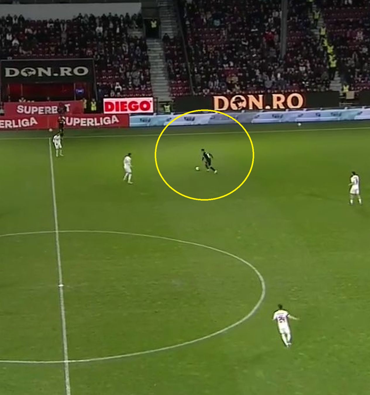 Moment sclipitor al lui Cîrjan FOTO Alex Pop a înscris în Gruia după o pasă senzațională a căpitanului dinamovist