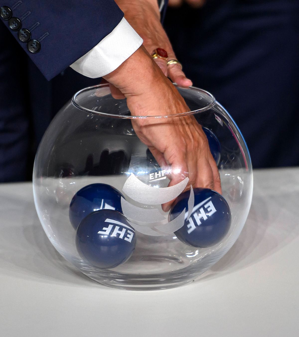 EURO 2026 România a fost repartizată în urna a doua  » Când are loc tragerea la sorți + unde vor juca „tricolorele”