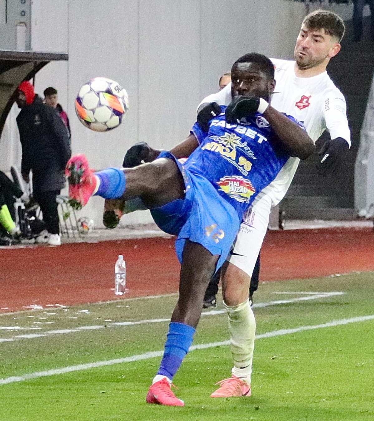 Bani publici tocați degeaba Un document FIFA dezvăluie salarii de 10.500 de euro pe lună la o echipă retrogradată din Liga 1