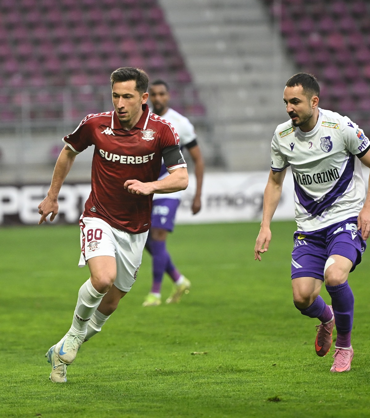 „Nu poate să fugă” Moruțan și Paraschiv, puși la zid după încă un meci fără realizări: „Parcă nu se întâlnește cu mingea”