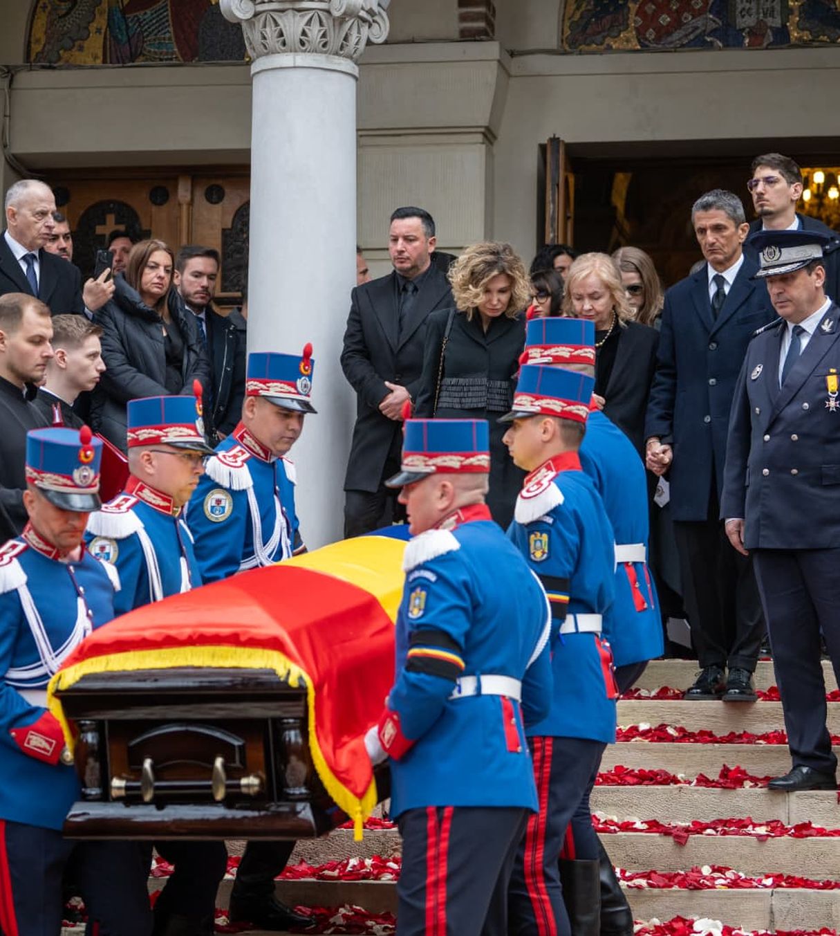 Mesajul familiei Lucescu  Ce au transmis apropiații lui Mircea Lucescu  la câteva zile de la înmormântarea fostului selecționer