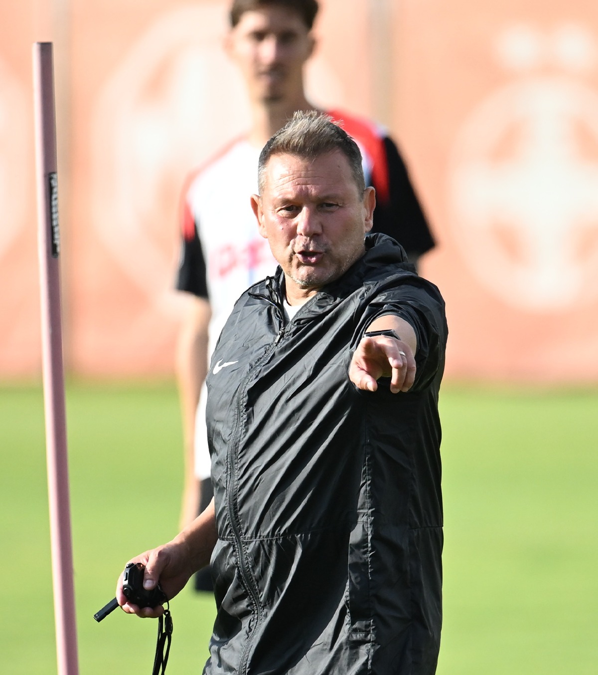 „100% joacă, fără probleme” Fostul angajat FCSB spune ce jucători ar putea evolua în Bundesliga » De ce tot mai puțini români ajung în Germania